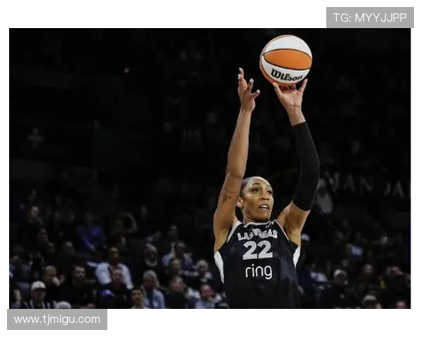 阿贾-威尔逊入选南卡名人堂 阿德巴约陪同出席见证荣誉时刻